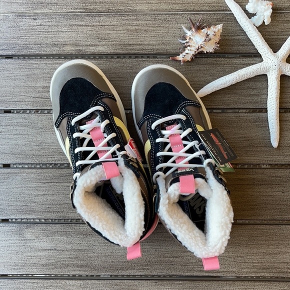 🌴🔆VANS- ALL WEATHER HIKING BOOTS🔆🌴 - Picture 11 of 13